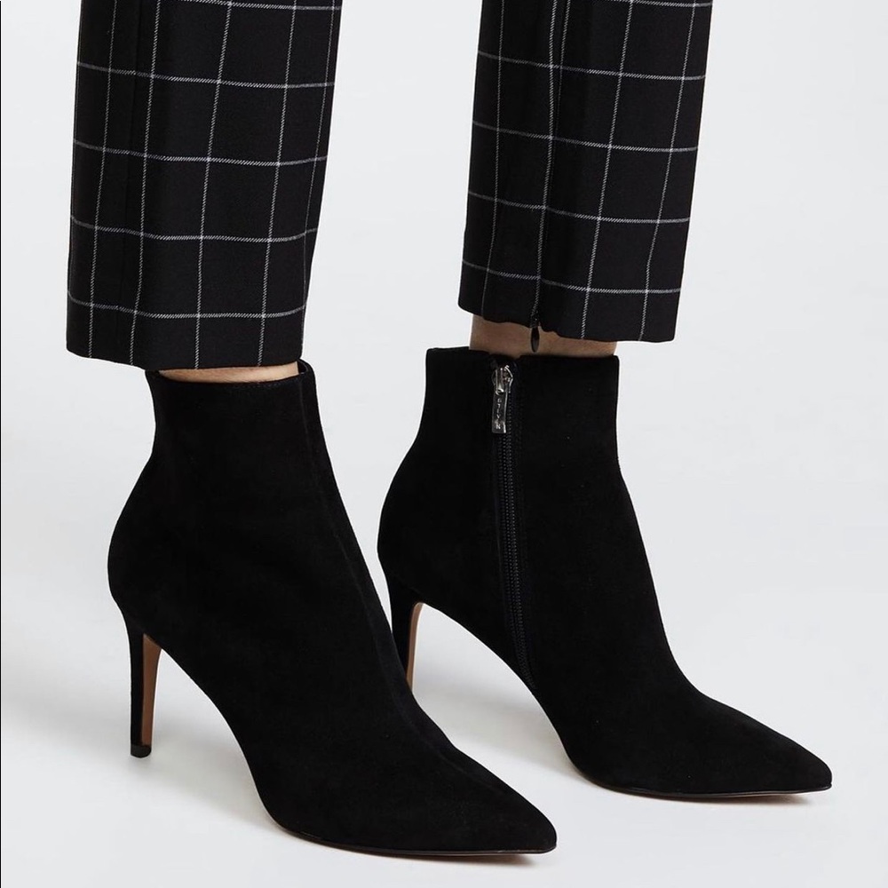 Steven Logic Point Toe Ankle Boots
Size 8.5
GUC